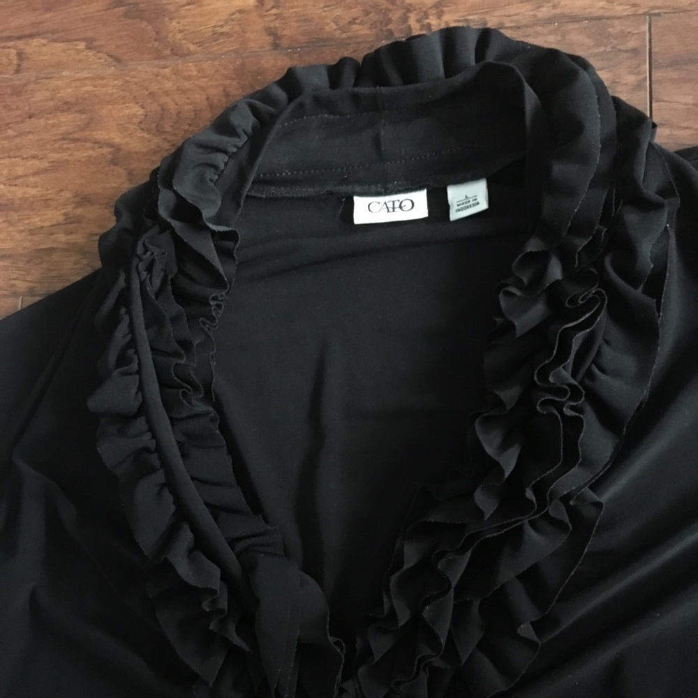 SALE❗️Sexy Low-Cut Ruffle Top - Picture 2 of 5